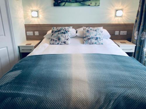 King Double Room image 5
