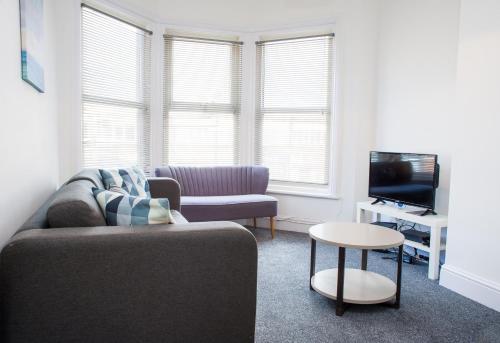 Konuk Odası, MyCityHaven - Stylish & Flexible Shirehampton Apartment in Avonmouth and Lawrence Weston