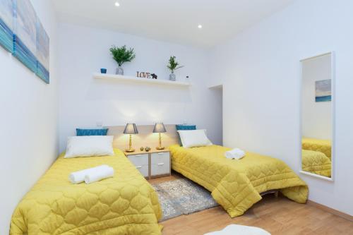 Colorful Fresh Flats - Batalha by Host Wise