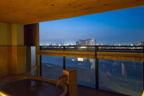 room detail thumbnail 2