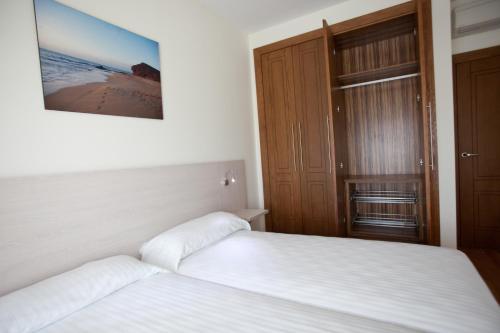 Apartamentos Turisticos Dream Sea Stop at Apartamentos Turísticos Dream Sea to discover the wonders of Almeria - Costa De Almeria. The property features a wide range of facilities to make your stay a pleasant experience. Service-mind