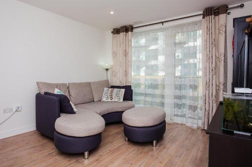 Convenient & Charming 2bd Apartment With Balcony, , London