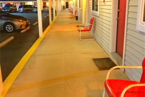 Belmont Motel - image 2