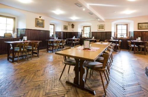 Restaurace a penzion Stara posta in 泰普拉河畔貝喬夫