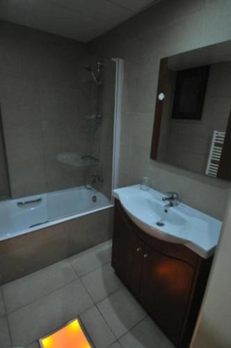 Ithaki Phinikoudes Apartment No. 202 - image 9
