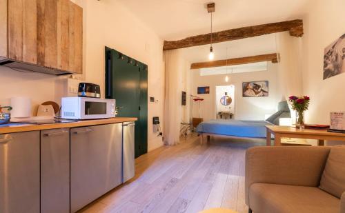 Lovely Studio D'Azeglio by Studio Vita 2