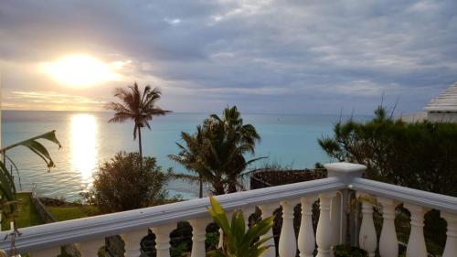 景色, Pauls Oceanview with Amazing Sunsets in パジェット