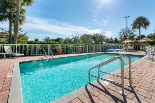 Úszómedence, Comfort Inn & Suites Tavares North in Tavares (Florida)
