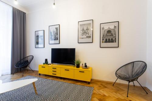 Spacious Apartments near the river - image 8