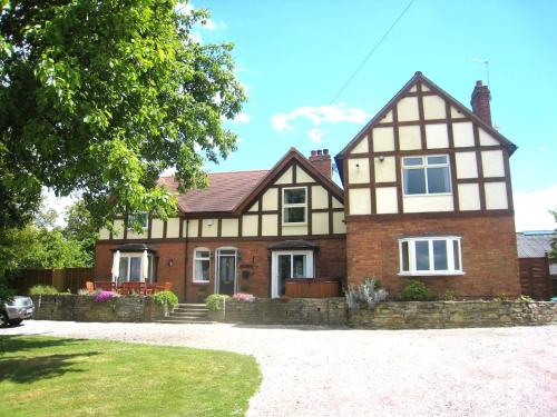 Arden Hill Farmhouse - Hot Tub, Snooker Table, Sleeps 16 - Warwick