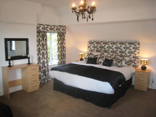 Arden Hill Farmhouse with Hot Tub and Snooker Table - main image