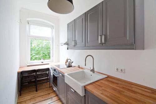 Magnificent turn of century flat (legal), Berlin (Foto 6)