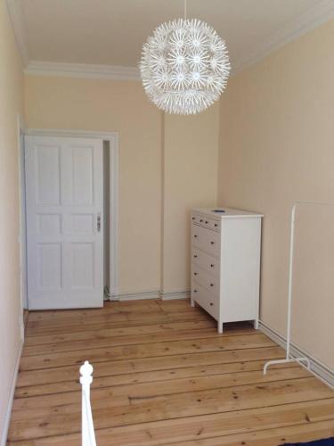 Magnificent turn of century flat (legal), Berlin (Foto 8)