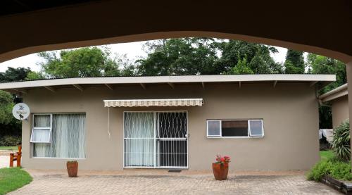 Entrance, Bietjie Rus in Kirkwood