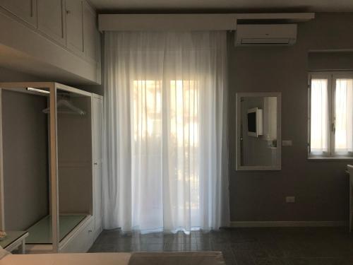 Double Room with Balcony image 3