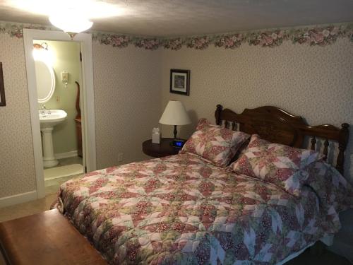 Newhouse Family Inn - main image