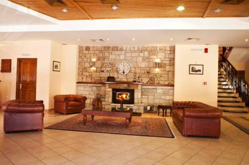 Bar/ Salón, Hotel Kynaitha in Kalavryta