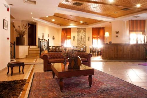 Vestíbulo, Hotel Kynaitha in Kalavryta