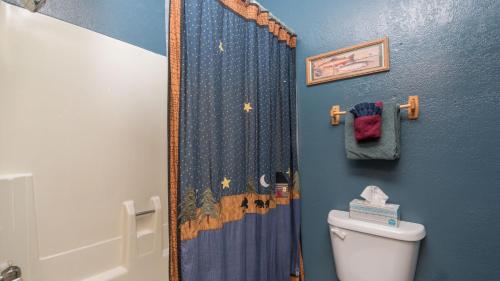 Whispering Pine Cabins - image 2