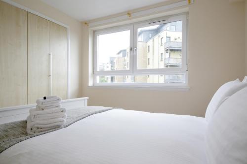 Hawkhill 9 - Contemporary Edinburgh Apartment And Secure Parking, , Edinburgh and the Lothians