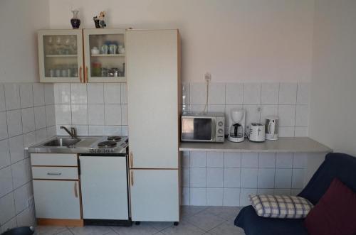 Apts Vidosava - 100m from the sea - image 7