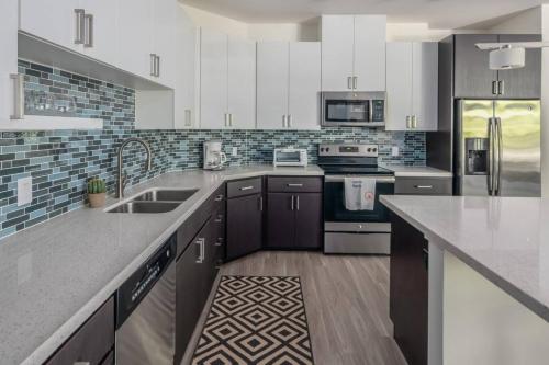Luxe 2BR on Tempe Town Lake #1052 by WanderJaunt