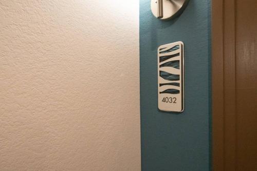Lavish 2BR on Tempe Town Lake #4032 by WanderJaunt - main image