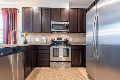 3BR Townhome near UT Austin by WanderJaunt - main image