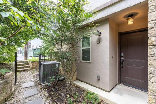 3BR Townhome near UT Austin by WanderJaunt - image 12