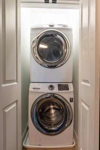 3BR Townhome near UT Austin by WanderJaunt - image 11