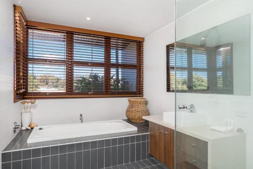 Byron Bay Accom Unit 2 21-25 Fletcher Street - Casablanca at Bogarts