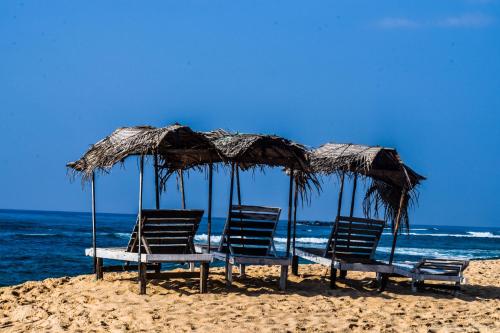 Tenasi Beach Resort in Mirissa