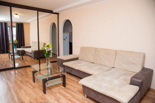 

Semi-luxury Apt on Yatsenka 8