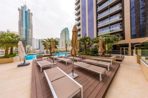 1 Bedroom Apartment in Dubai Marina by Deluxe Holiday Homes - image 2