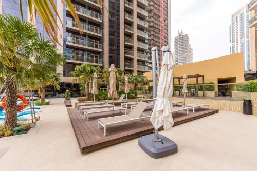 1 Bedroom Apartment in Dubai Marina by Deluxe Holiday Homes - image 4