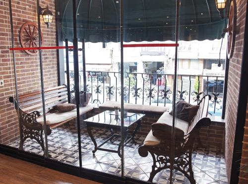 Black Bird Hotel - image 39