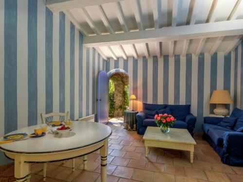 Magnificent Villa in Grimaud with Swimming Pool
