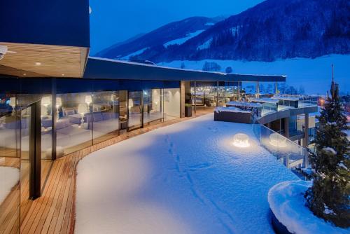184433924 LUNARIS Wellnessresort