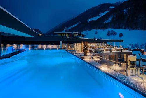 184433930 LUNARIS Wellnessresort