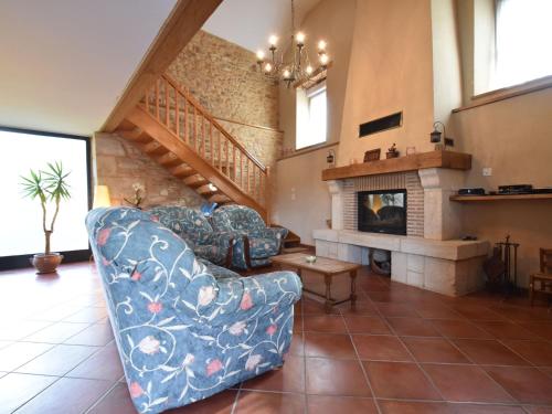 Beautiful Holiday Home with Pool in Saint-Pompont - main image