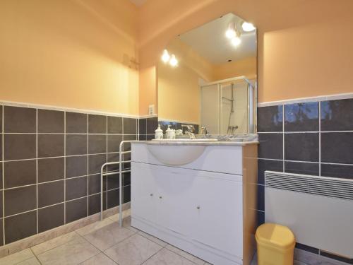 Vannas istaba, Holiday home with pool, enclosed garden in Besse (Aquitaine)