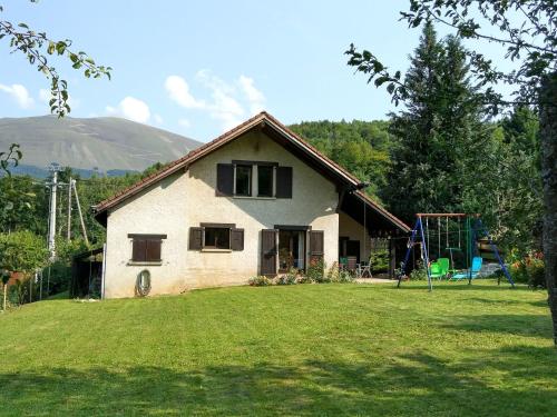 Appealing Chalet in St Jean de Vaux with Roofed Terrace - Laffrey