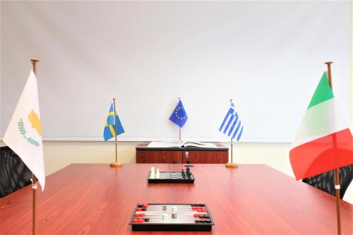 GK Airport Suites - image 10