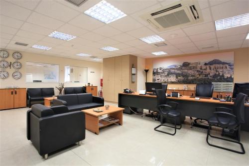 GK Airport Suites - image 6