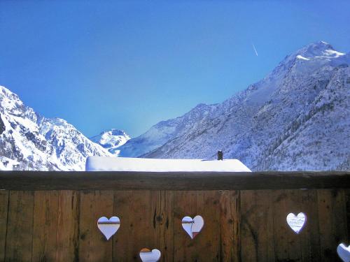 Wooden Chalet in Champagny-en-Vanoise near Paradiski Ski Area - image 4