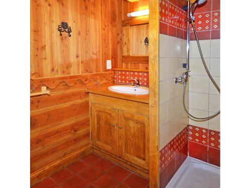 Wooden Chalet in Champagny-en-Vanoise near Paradiski Ski Area - image 9