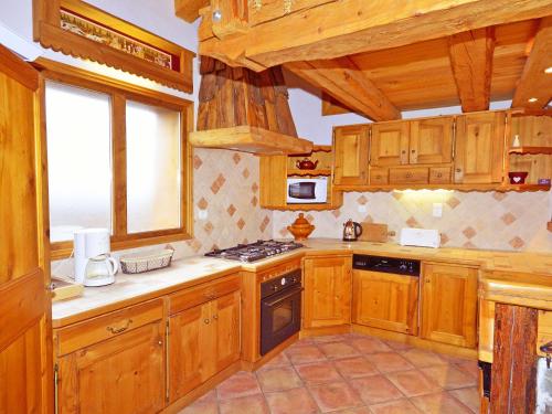 Wooden Chalet in Champagny-en-Vanoise near Paradiski Ski Area - image 11
