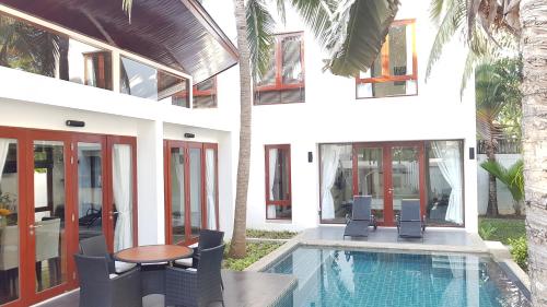 Pranaluxe Pool Villa Holiday Home