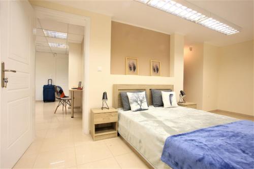 GK Airport Suites - main image