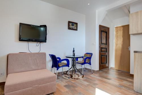 Sunny Grapes Apartments - image 8